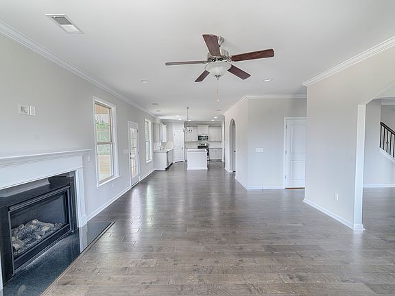 5th image of 203 Autumn Glen Dr
