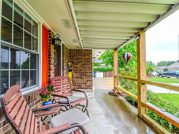 4th image of 7710 Sprucehill Ct