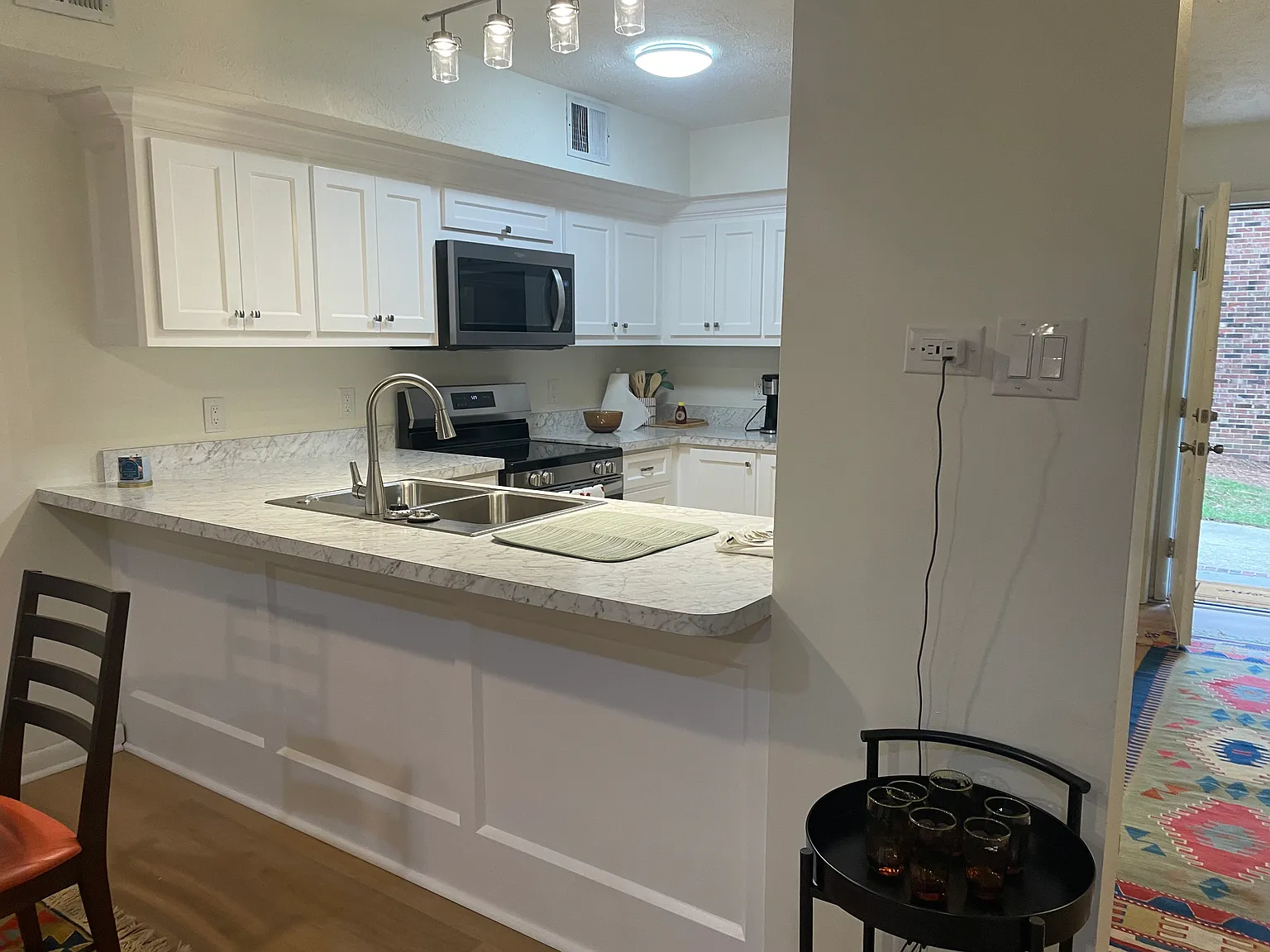 2 bed, 2.5 bath, 1280 sqft, $2,300 — Photo 3
