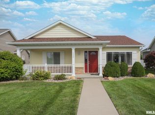 1550 Parkview Ln, Davenport, IA 52807