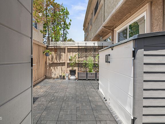 5th image of 20224 Cohasset St Unit 12