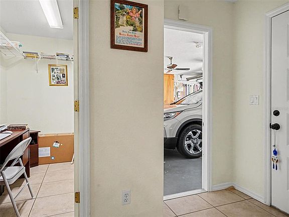 5th image of 1717 W ORANGEWOOD LANE #4