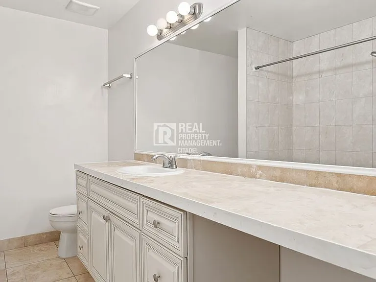 3009 Canyon Crest Dr #A — Photo 34