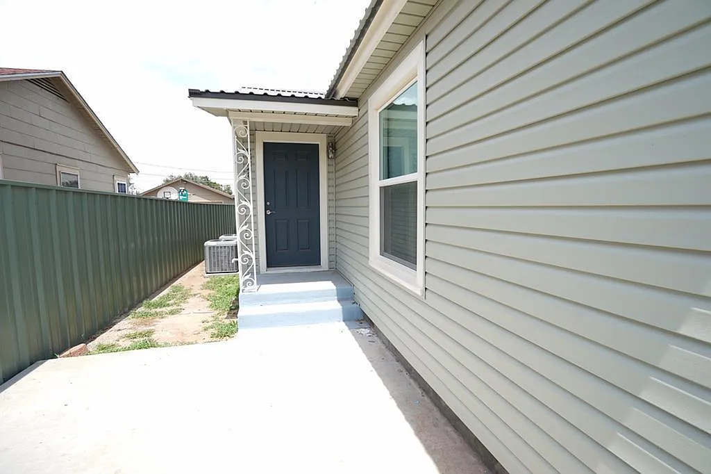 2 bed, 1.0 bath, 1100 sqft, $1,850 — Photo 1