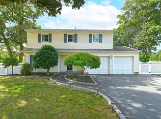 20 Mueller Dr, Selden, NY 11784