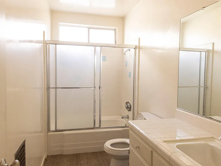 8740 Owensmouth Ave #2 — Photo 17