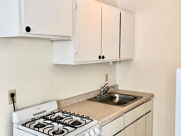 3rd image of 48 27th Ave SE #36