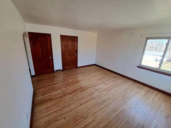 5th image of 2025 21st St APT 5