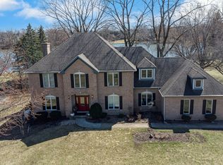 2221 Harrow Gate Dr, Inverness, IL 60010