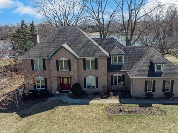 2221 Harrow Gate Dr, Inverness, IL 60010
