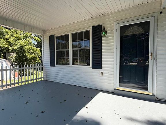 5th image of 247 Suffolk Dr