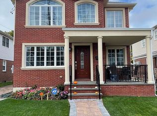 127 N 10th St, New Hyde Park, NY 11040
