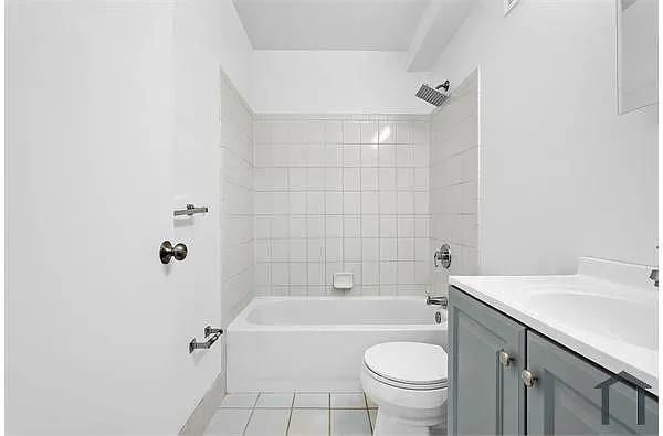 Building Photo - 1398 Fulton Ave #2