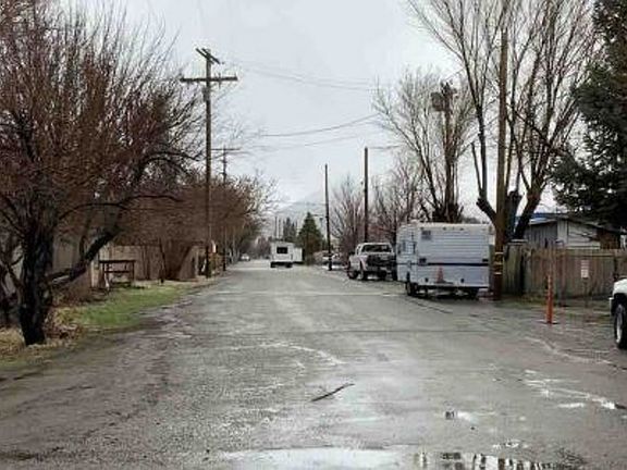 Exterior Neighborhood (street photo)