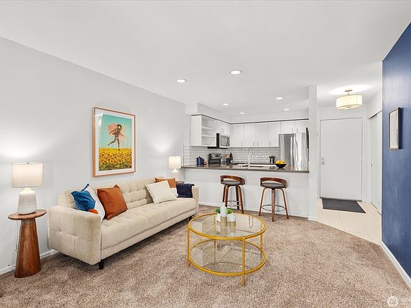 3rd image of 1926 Fairview Ave E APT 206