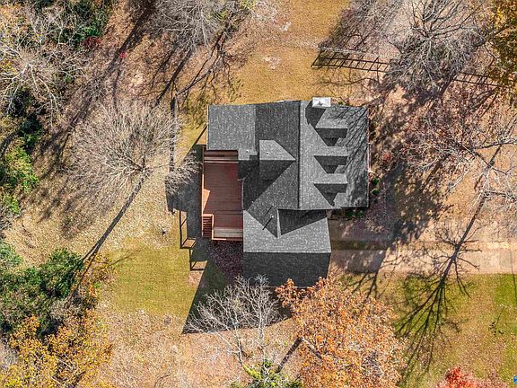 3rd image of 108 Kenneth St