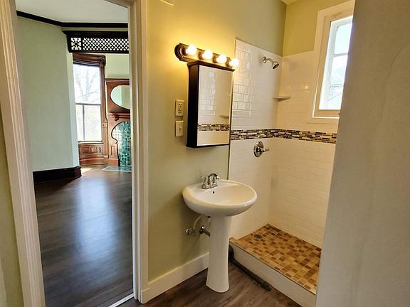 3rd image of 255 NE Randolph Ave #5
