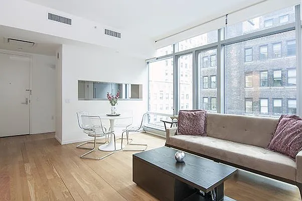 Sold by Domus Realty | media 1