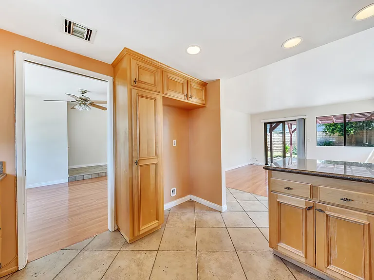156 Appletree Ave — Photo 10