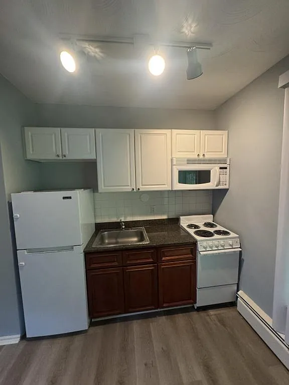 724 Delta Ave. Apt. 18 — Photo 2