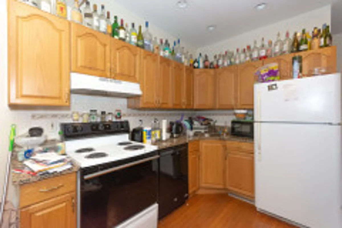Building Photo - 31 Gibbs St #301