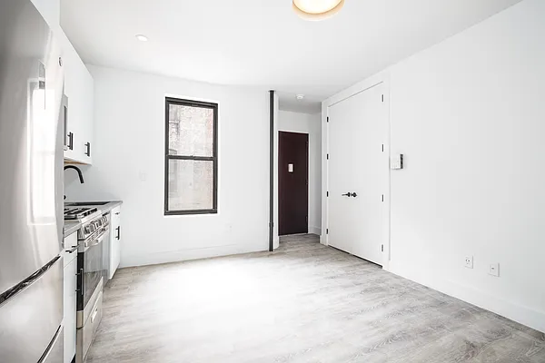 Rented by MNS | media 6