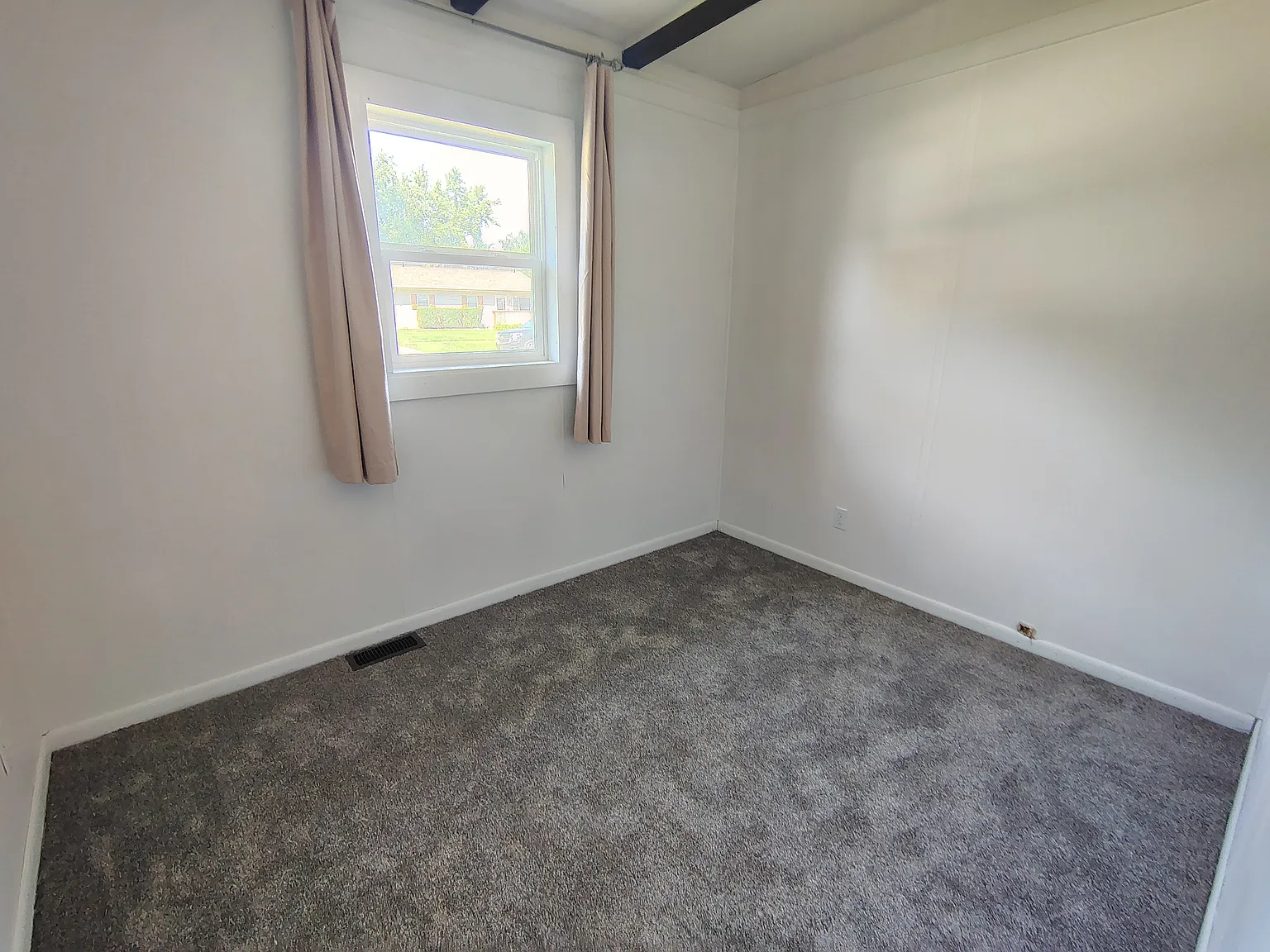 3 bed, $1,700 — Photo 4