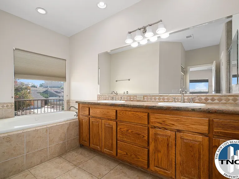 17998 Vista Point Dr — Photo 24