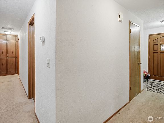 4th image of 527 Ranger Drive SE