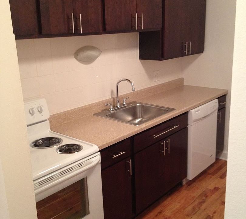 1st image of 1022 W Catalpa Ave APT 306