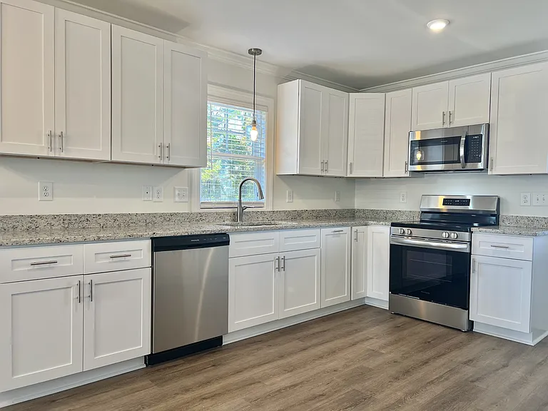 700 Abigail Taylor Dr — Photo 3