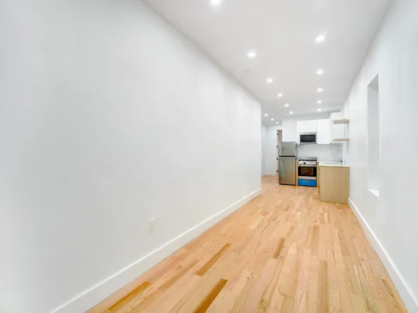 151 Williams Avenue image 5 of 14