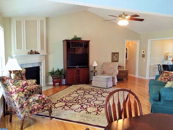 3rd image of 4 Wadkins Ct
