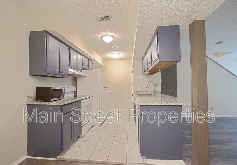 3323 Kingswood Ct #D10 — Photo 5