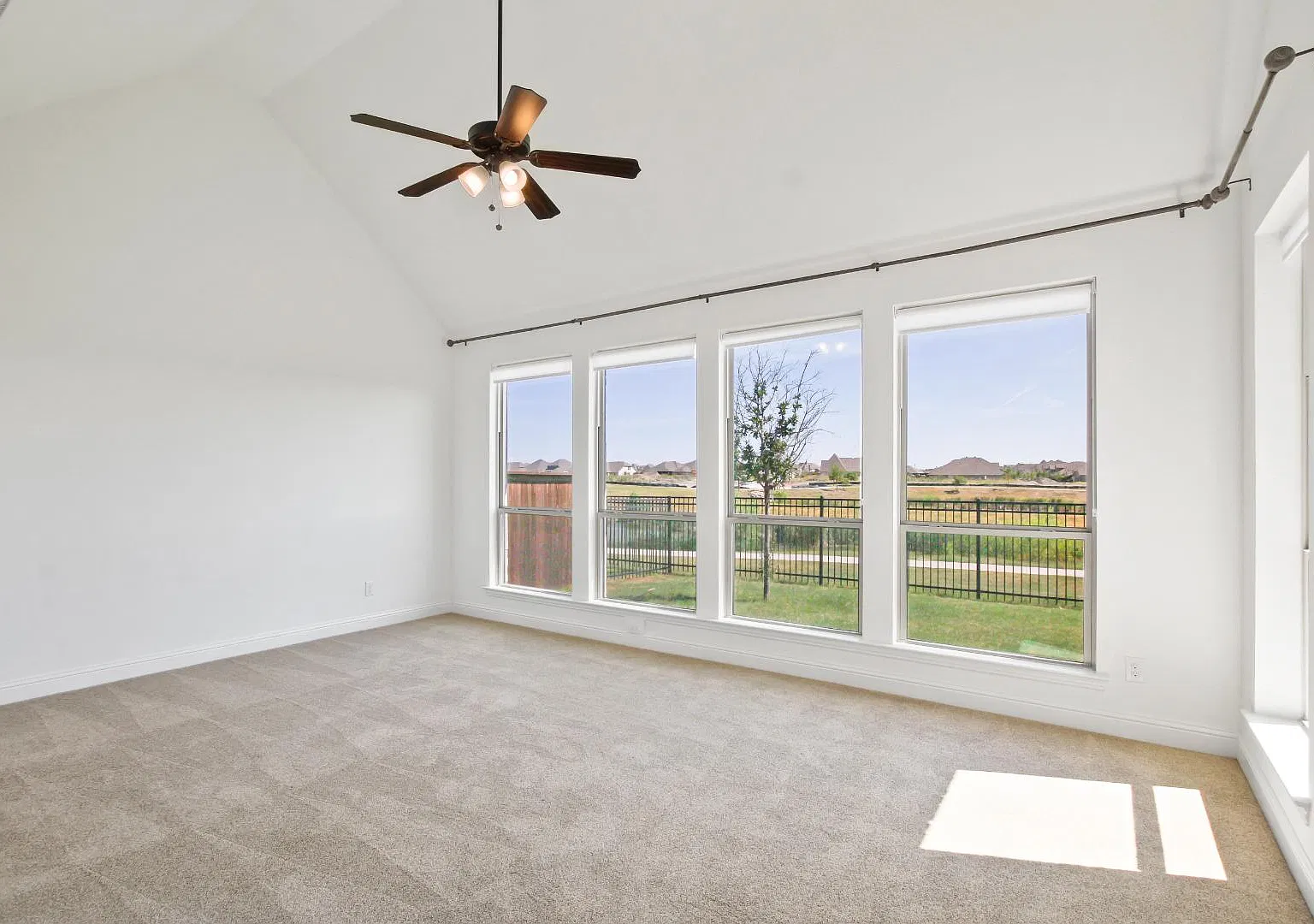 4 bed, 3446 sqft, $4,500 — Photo 4