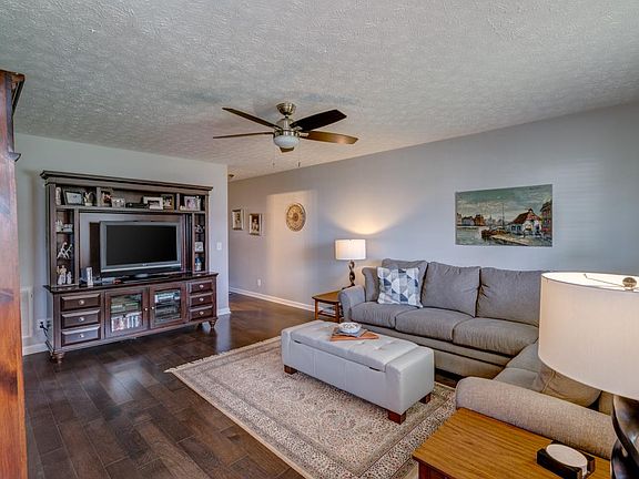 4th image of 104 Twin Oaks Dr