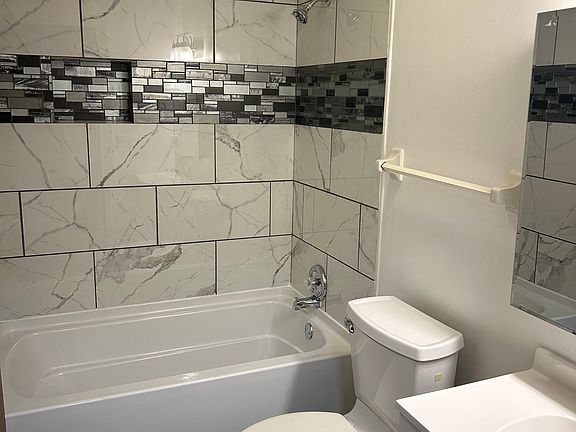 2nd image of 1730 Bluff Pl APT B