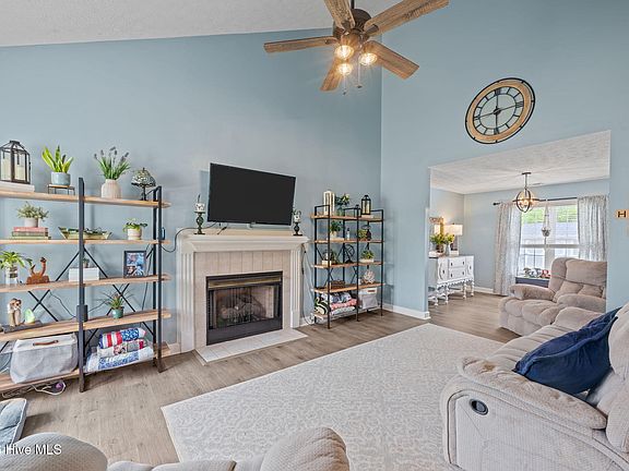 3rd image of 615 Fox Ridge Court