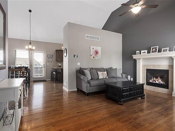 3rd image of 10904 N Manchester Ave