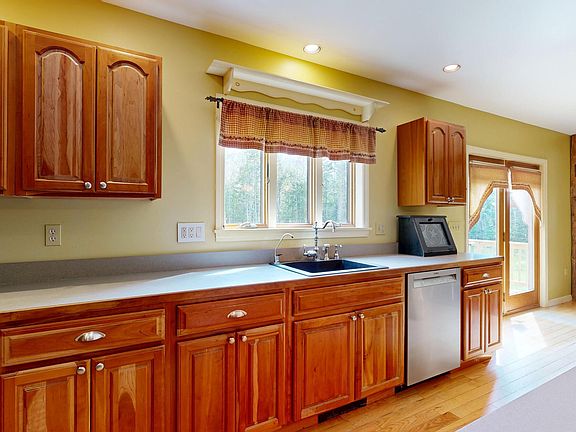 5th image of 479 Plains Road