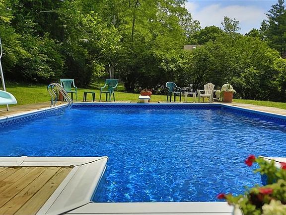 3rd image of 7094 Old Chapel Dr