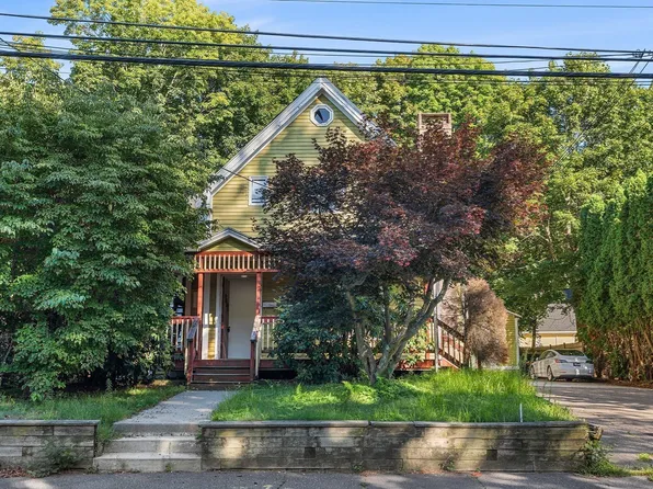 56 Park St, Hudson, MA 01749