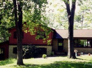 40 Little Creek Ter, Berkeley Springs, WV 25411