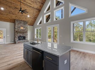 672 Sullivan Bend Rd, Elmwood, TN 38560