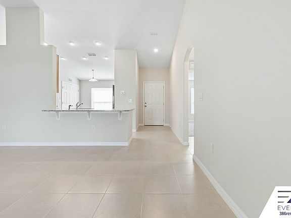5th image of 18 Bressler Ln