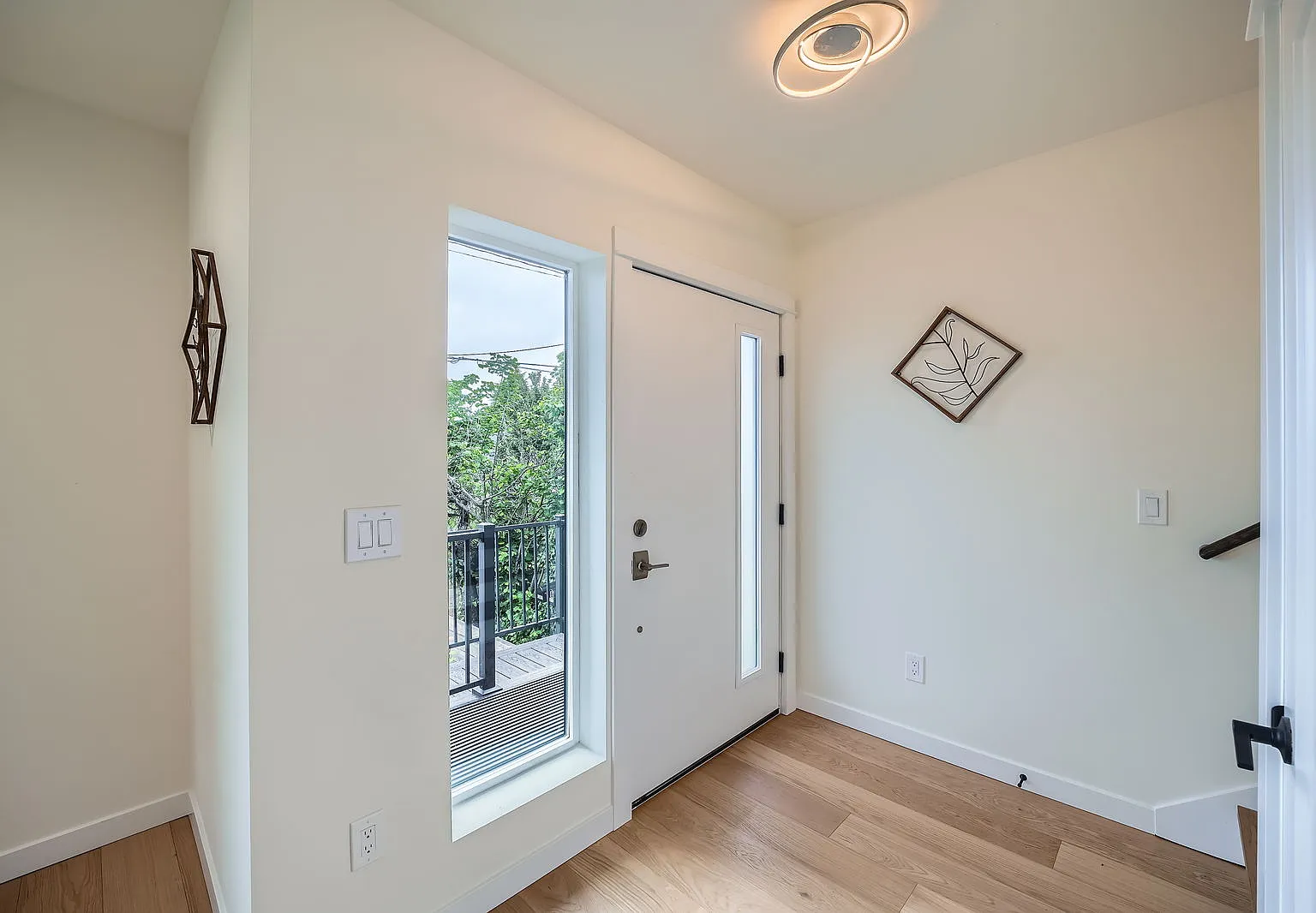 3 bed, 2.5 bath, 2162 sqft, $4,200 — Photo 3