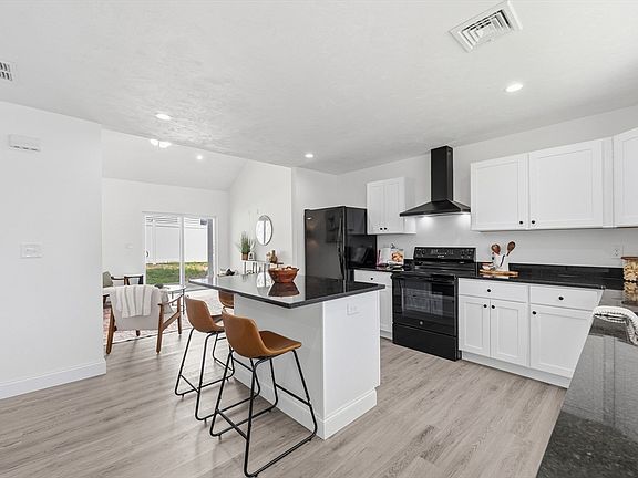 4th image of 109 Navy Yard Rd