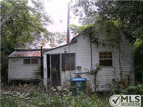 2nd image of 33 9th St