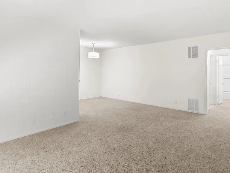 1226 McClellan Dr #5 — Photo 2