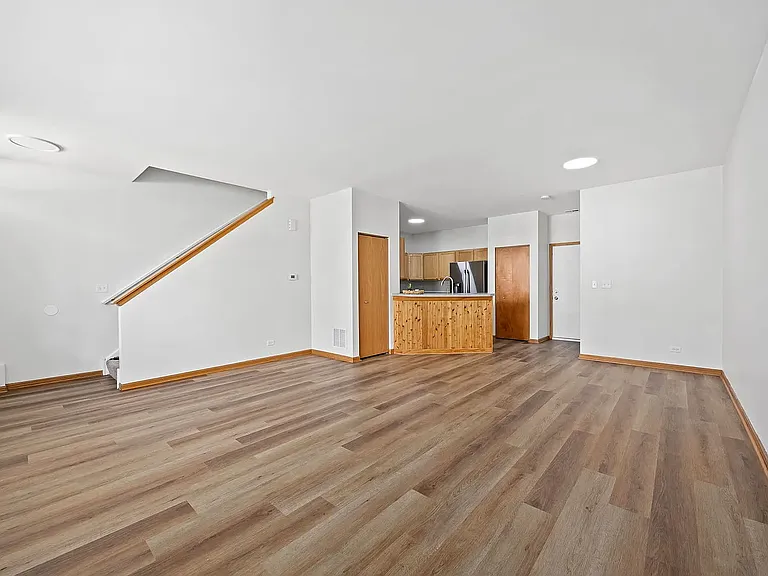 262 Springbrook Trl S — Photo 4